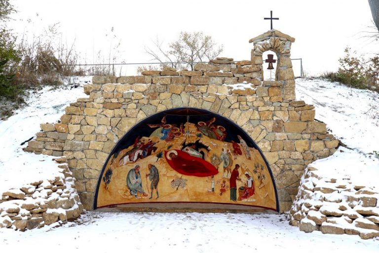Snowing at the Grotto 1024x683 1 768x512